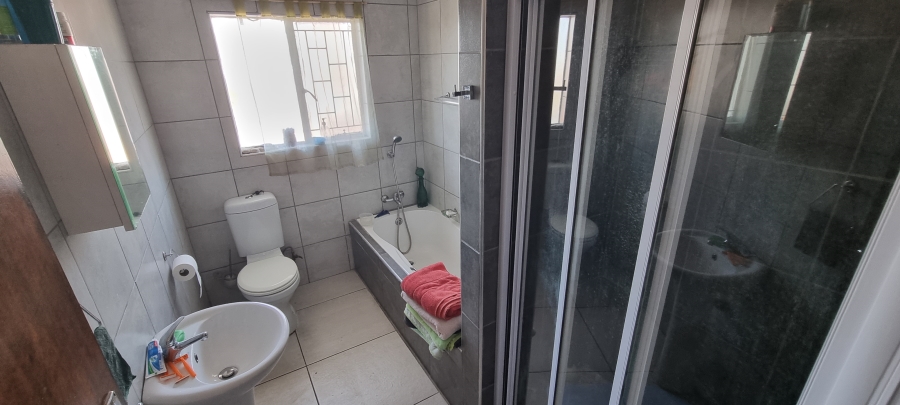 6 Bedroom Property for Sale in Saxilby Eastern Cape